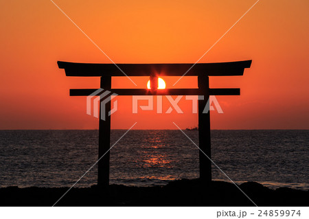 初日の出　大洗神磯の鳥居 24859974