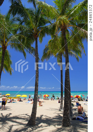 Waikiki Beach, Honolulu, Oahu, Hawaii.. 24865372