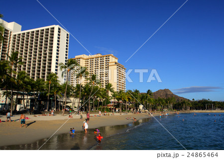 Waikiki Beach, Honolulu, Oahu, Hawaii.. 24865464