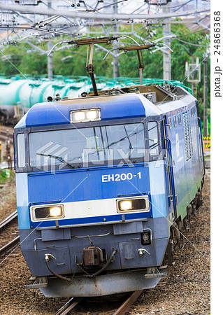 EH200形電気機関車とタキ1000石油専用貨車の写真素材 [24866368] - PIXTA