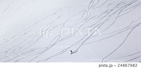 Panoramic view on snowboarder downhill  24867982