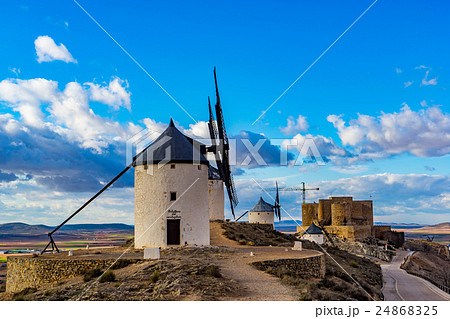 スペイン ラマンチャの風車の写真素材