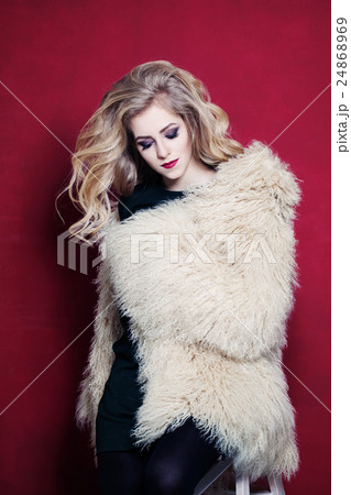 Pretty Woman Wearing Fashion Fur Coat 24868969