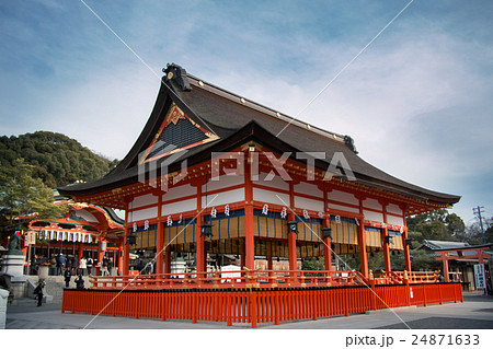 Haiden is hall of worship, oratory. Fushimi shrine Haiden is hall of worship, oratory. Fushimi shrine 24871633