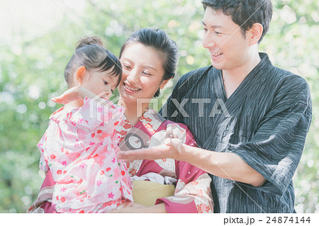 Yukata (an informal cotton kimono) 24874144