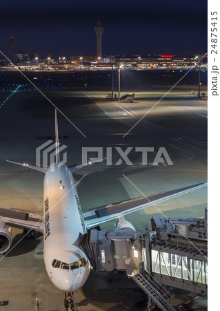 夜の羽田空港 24875415