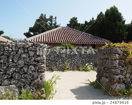 沖縄 竹富島 旧与那国家住宅の写真素材