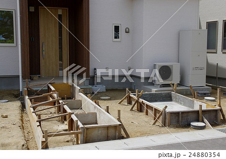 玄関の前庭の工事　庭とインフラの工事 24880354