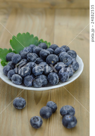 Blueberries in a bowl Blueberries in a bowl 24882535