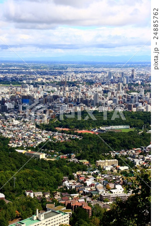 初秋の奥三角山から見る札幌の街並み 24885762
