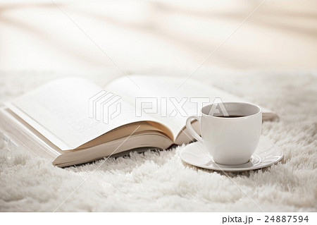 ゆったり 読書 ティータイム ゆったり 読書 ティータイム 24887594