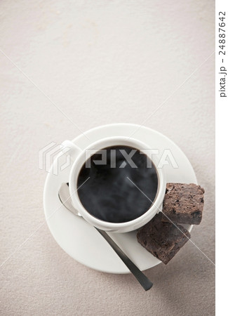 ゆったり　読書　ティータイム 24887642