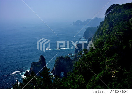 東北・三陸河岸・北山崎展望台・第一展望台より矢越岬を望む（３） 24888680