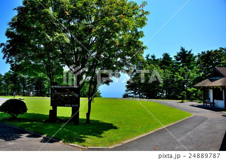 東北・三陸河岸・北山崎・園地入り口の芝生広場 24889787