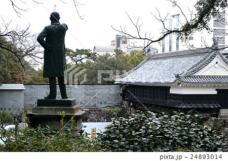 高知公園にある板垣退助像 高知公園にある板垣退助像 24893014