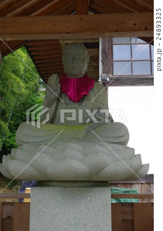 信州の文化財 名工 守屋貞治の石仏 延命地蔵大菩薩(箕輪町長松寺) 正面縦 信州の文化財 名工 守屋貞治の石仏 延命地蔵大菩薩(箕輪町長松寺) 正面縦 24893325