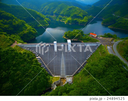 三室川ダムと湖を空撮 24894525