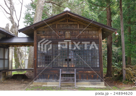 信州 安曇野 生坂村の日置神社金毘羅社 拝殿横 名工 立川豊八の本殿がある神社 信州 安曇野 生坂村の日置神社金毘羅社 拝殿横 名工 立川豊八の本殿がある神社 24894620