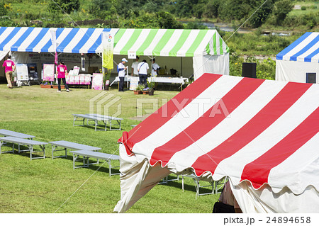 秋のイベント会場 24894658