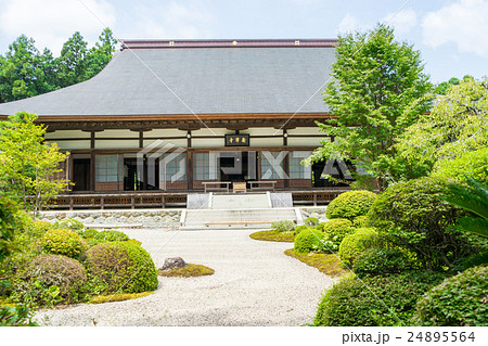 龍潭寺　本堂と枯山水庭園 24895564