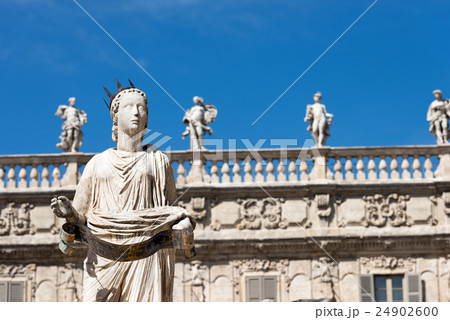 Statue of Madonna Verona - Italy Statue of Madonna Verona - Italy 24902600