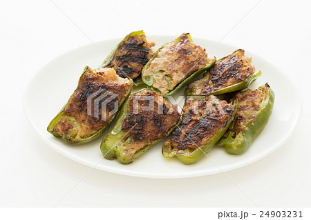 ピーマン肉詰め 白バック ピーマン肉詰め 白バック 24903231