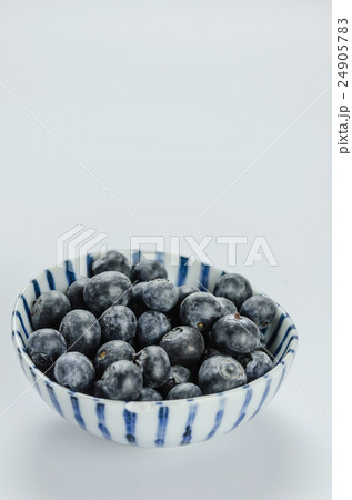 Blueberries in a bowl Blueberries in a bowl 24905783