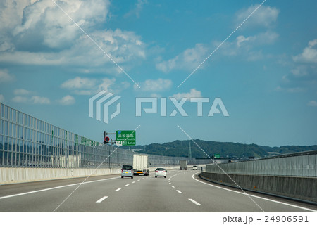 新東名高速道路を走行中 新東名高速道路を走行中 24906591