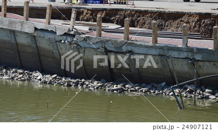 pier near canal collapes from dehydrate 24907121