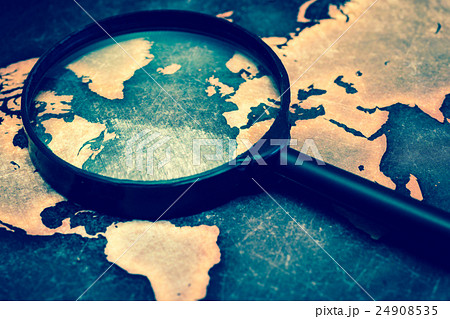 世界地図と虫眼鏡 24908535