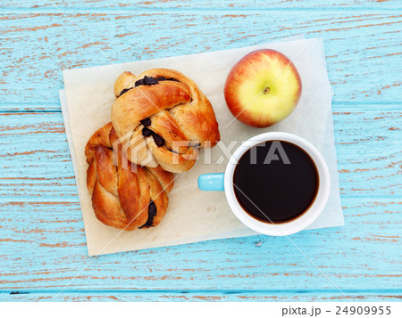 Breakfast on baking paper 24909955