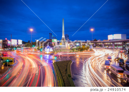 Cityscape twilight of Victory monument in Bangkok Cityscape twilight of Victory monument in Bangkok 24910574