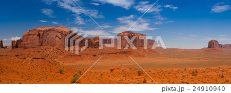 Panorama landscape - Monument Valley Panorama landscape - Monument Valley 24910940