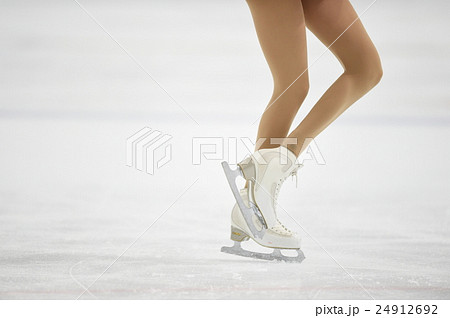 フィギュアスケートの靴 24912692