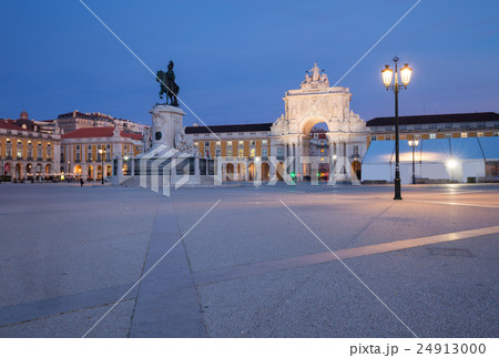Commerce Square in Lisbon 24913000