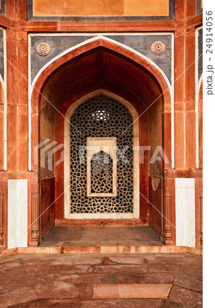 Arch with carved marble window. Humayun's tomb Arch with carved marble window. Humayun's tomb 24914056