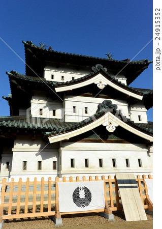 弘前公園にある弘前城 弘前公園にある弘前城 24915352