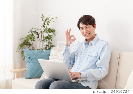 リビング パソコン 男性 リビング パソコン 男性 24916724