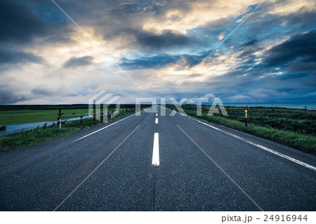 まっすぐな道路 まっすぐな道路 24916944