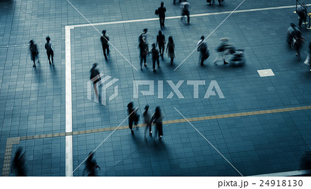 歩く人々,俯瞰撮影 24918130