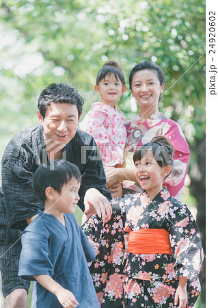 Yukata (an informal cotton kimono) 24920602