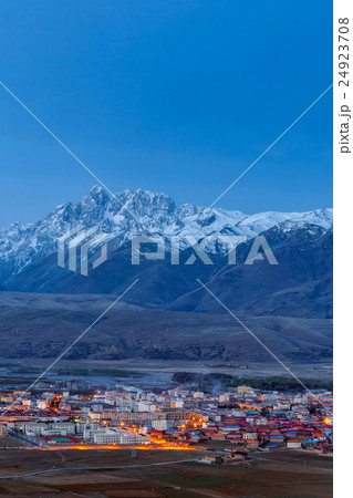Village inclose mountain a famous landmark 24923708