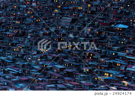 Top view monastery at Larung gar 24924174