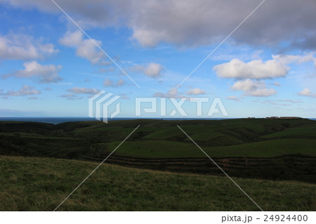 遠くサハリンを望む宗谷丘陵　稚内　北海道 24924400