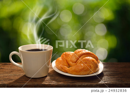 Cup of coffee and croissant in the garden 24932836
