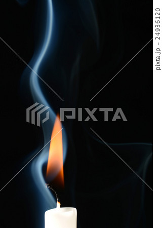 ロウソクの炎と煙の写真素材