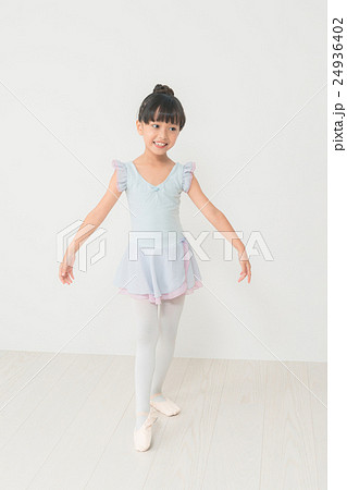 Japanese children 24936402