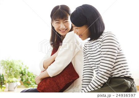 女子会 ルームシェア 女性 友達 パーティ シェアハウス 友人 仲良し ルームメイト 女子会 ルームシェア 女性 友達 パーティ シェアハウス 友人 仲良し ルームメイト 24936597