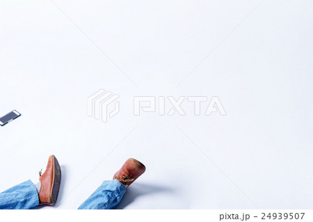 倒れている人 倒れている人 24939507