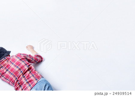 倒れている人 倒れている人 24939514
